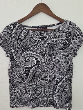 Jones New York Black & White Paisley Scoop Neck Short Sleeve Top